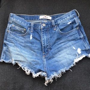 Hollister Cut Off Short Shorts. Mid-Rise.